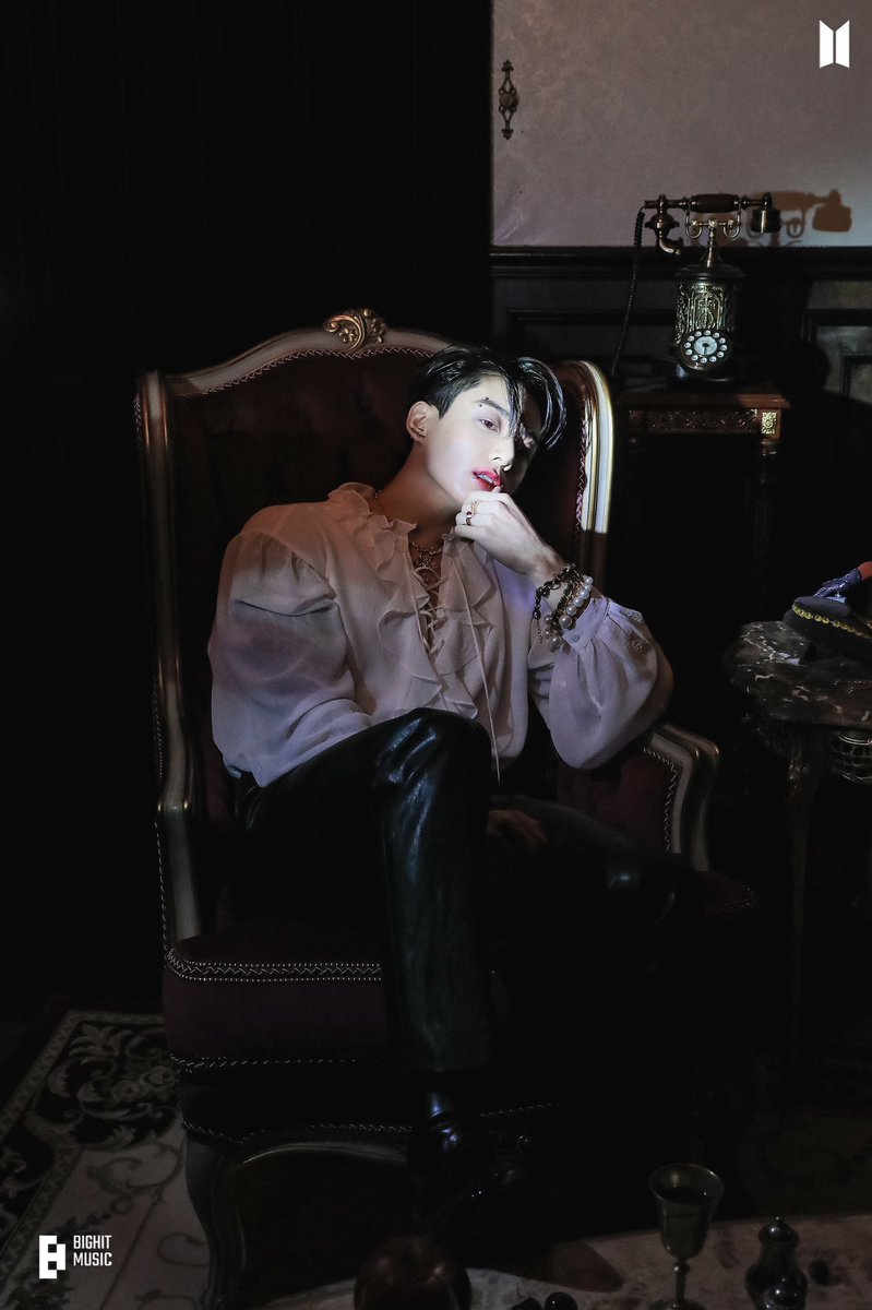 ㅤ

He whispers, “Im bad with words, i hope youre good in reading eyes.”           

ㅤㅤㅤㅤ