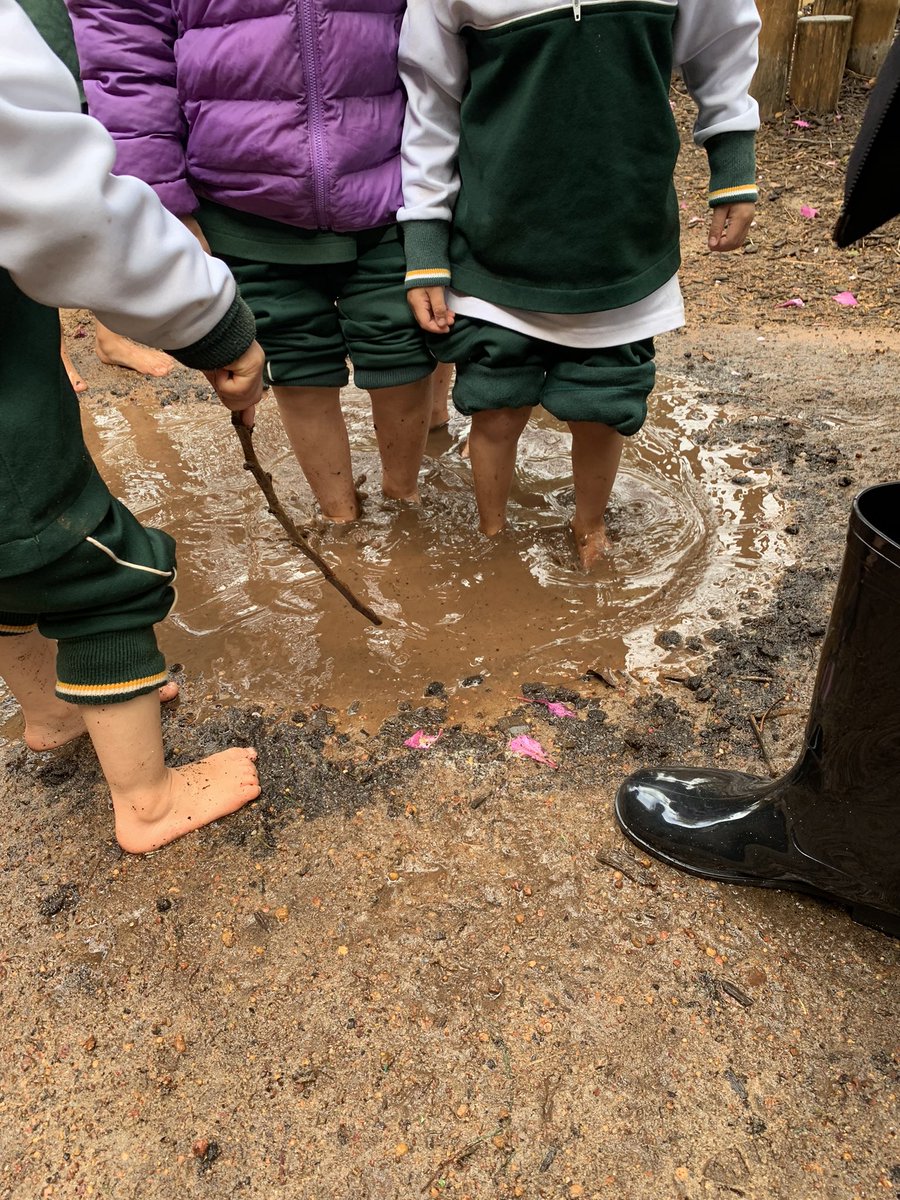 HeldtTracy's tweet photo. Muddy puddles! So much fun to be in Kindy! https://t.co/AESOVNCxDZ