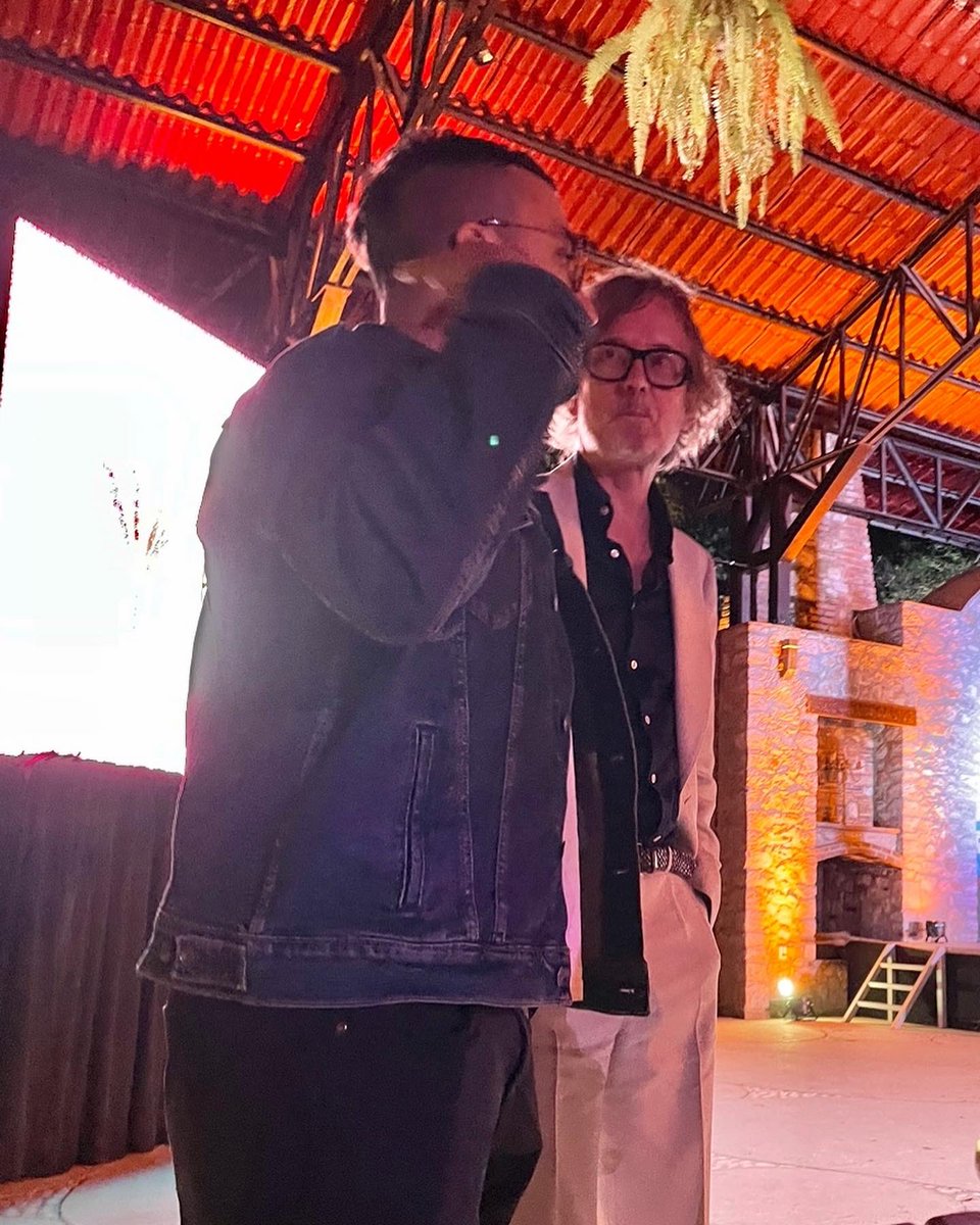 zaraliz's tweet photo. Los mejores días, las peores fotos @rabasa_eduardo #HayQueretaro22 #JarvisCocker #goodpopbadpop #popbuenopopmalo https://t.co/IvLHetuEzy