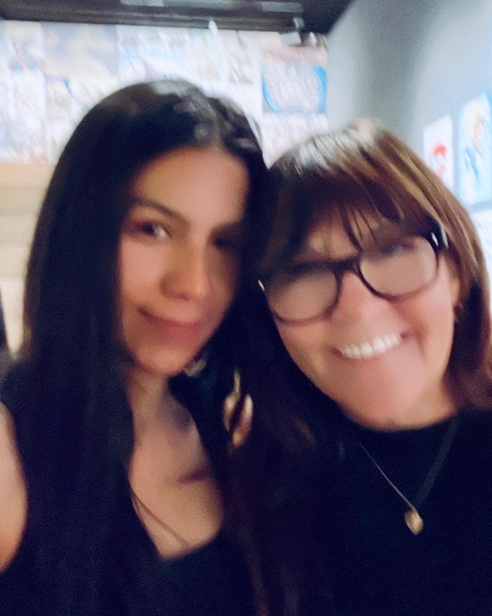zaraliz's tweet photo. Los mejores días, las peores fotos @rabasa_eduardo #HayQueretaro22 #JarvisCocker #goodpopbadpop #popbuenopopmalo https://t.co/IvLHetuEzy