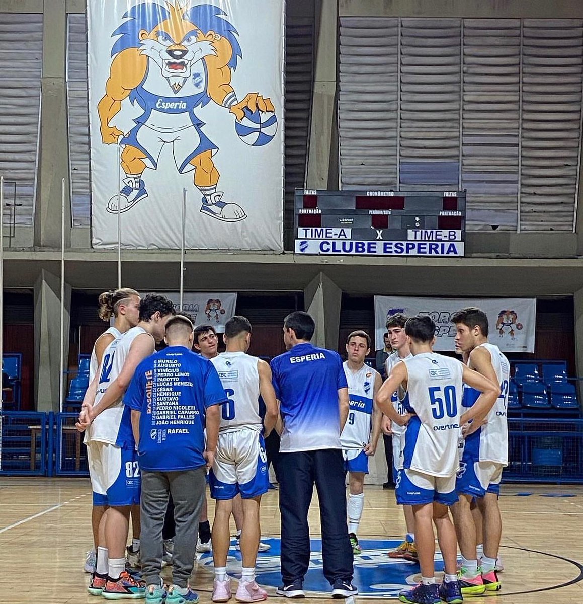 tv_esperia's tweet photo. Neste final de semana, nossos atletas do basquete masculino, categoria Sub-16, entraram em quadra, pelo Campeonato Paulista. 

Na sexta-feira, o nosso time venceu o Liga Sorocaba, por 91 x 42.

E neste domingo, ganharam novamente, placar de 63 x 40, contra o Clube Paineiras. https://t.co/mdcQkib8Vj