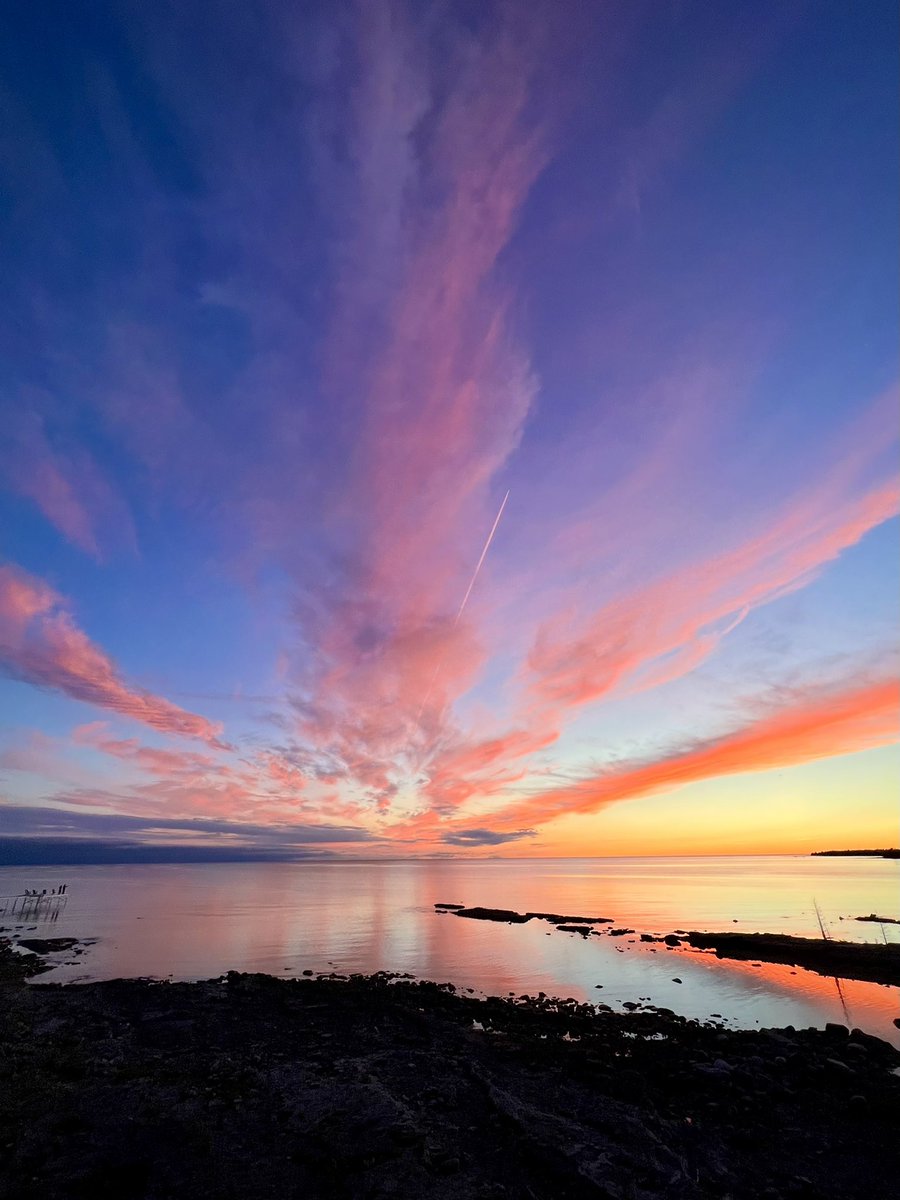 zwolfgrl's tweet photo. Lake Huron sunsets are some of the best! #lakehuron https://t.co/t9J2CJmDmk