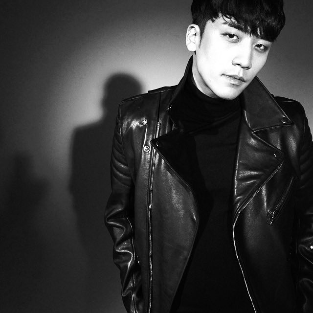 ratedseungri's tweet photo. papi 🥵 https://t.co/9erx7Mrvye