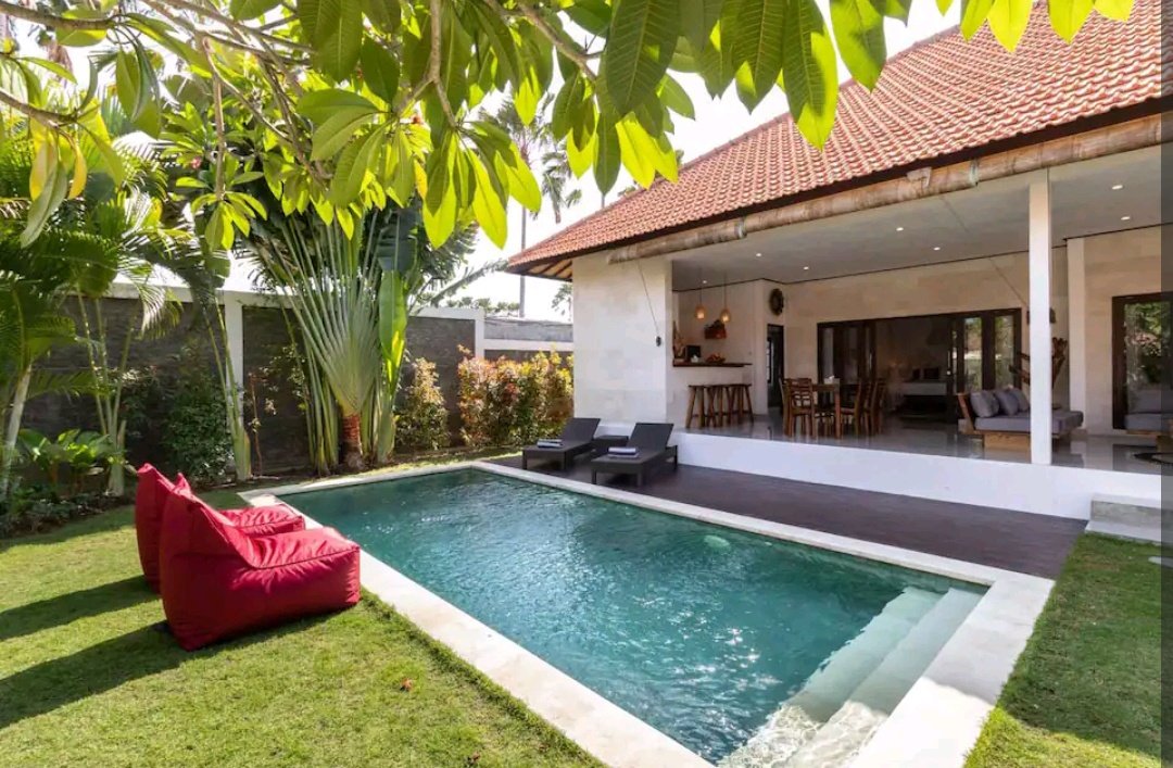JatIkhwan's tweet photo. Yang nak honeymoon ke Bali, tinggal DM je aku. Bagitahu bajet, bagitahu interest apa kami akan uruskan. Nak duduk villa mewah ada private pool boleh, nak duduk rumah tengah sawah boleh, kita aturkan. Yang penting tak cliche, tempat tak crowded. Om swastiastu welcome to Bali! https://t.co/tJjrQWznyl