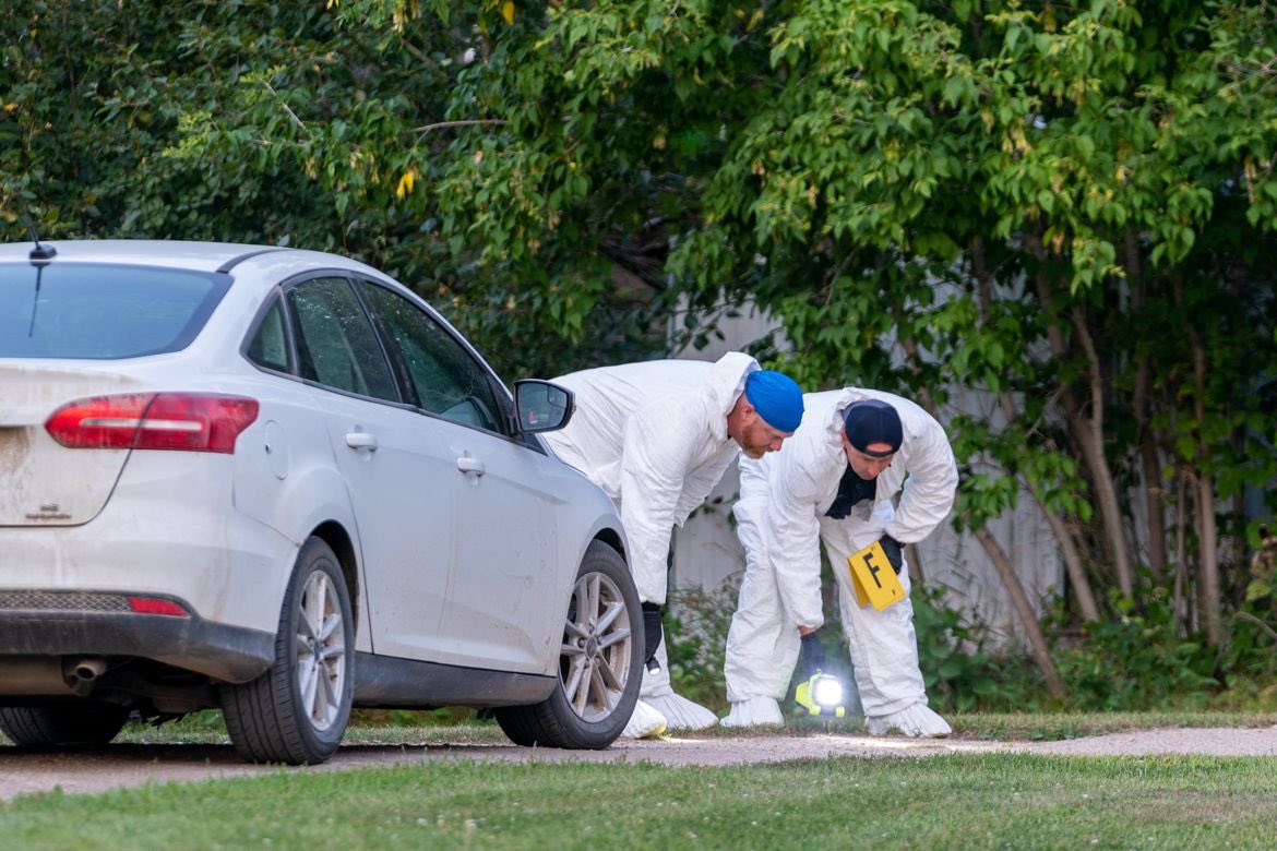 TanyaTalaga's tweet photo. Thinking of everyone touched by these horrific acts of violence. RCMP search for two suspects after stabbing rampage leaves 10 dead, 15 injured in Saskatchewan by ⁦@jana_pruden⁩ ⁦@SalmaanFarooqui⁩  https://t.co/Y4z0bst5mF https://t.co/YPcs0zzvUa