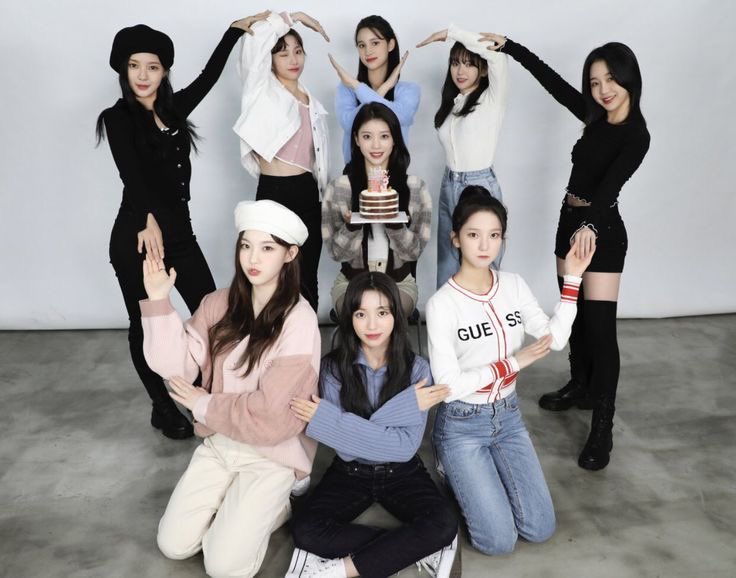 acervocu's tweet photo. lembro de quando comemoramos nosso primeiro mesversario, alegria e amor! agora continua a mesma consideração que temos, as vezes pode ficar flop mas nunca estamos 100% on né, amo vocês da mesma forma e por tudo que fizemos juntes https://t.co/cGMg8Qx3lF