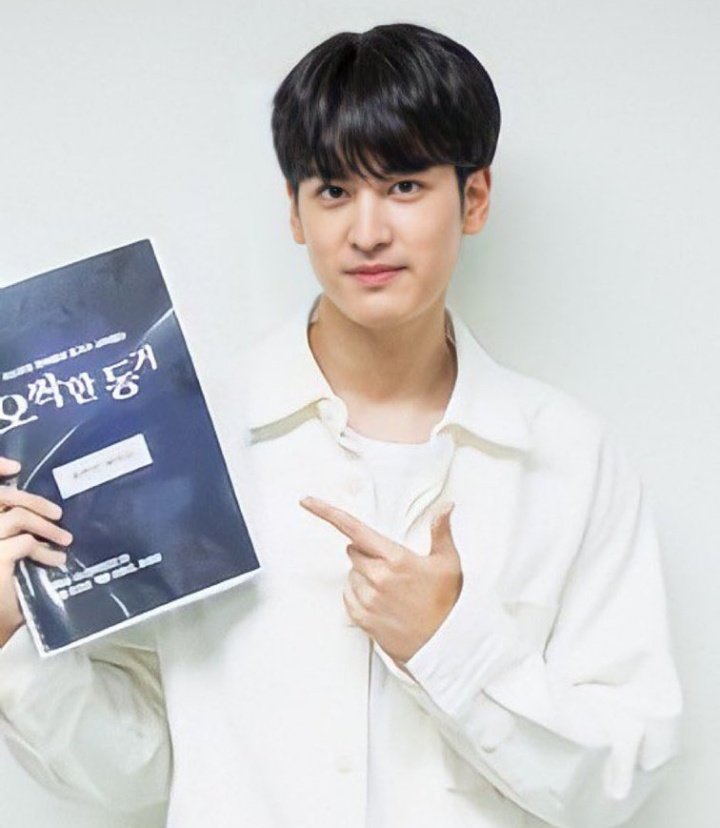 chanwoo_actor's tweet photo. D-1 for My Chilling Roommate #Kdrama Release 👻

Same month, last year, we heard the news that Actor Chanwoo is back! Tomorrow, we will finally see his long-awaited drama! Excited to see you, Actorwoo~ ✨

#MyChillingRoommate #오싹한동거 

#정찬우 #CHANWOO ⁦@iKON_chan_w000 https://t.co/dAKbUIewlb