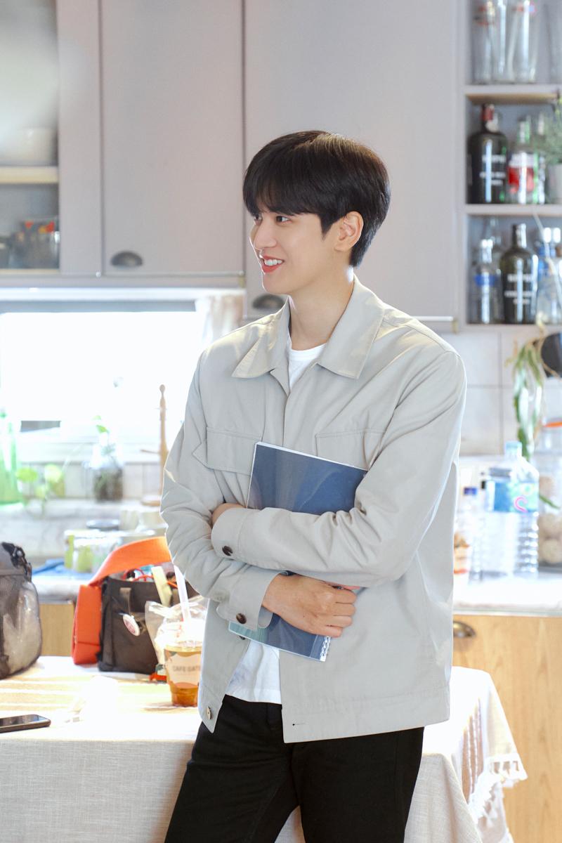 chanwoo_actor's tweet photo. D-1 for My Chilling Roommate #Kdrama Release 👻

Same month, last year, we heard the news that Actor Chanwoo is back! Tomorrow, we will finally see his long-awaited drama! Excited to see you, Actorwoo~ ✨

#MyChillingRoommate #오싹한동거 

#정찬우 #CHANWOO ⁦@iKON_chan_w000 https://t.co/dAKbUIewlb
