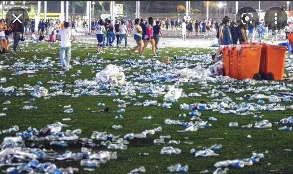Vinheteiro's tweet photo. Os idiotas que frequentam o rock in rio querem salvar a amazônia mas produziram 54 toneladas de lixo, sendo que 99%  dos resíduos foi produzido com as ondas sonoras das bandas que tocaram neste evento de fezes! https://t.co/S75TmKXqCB