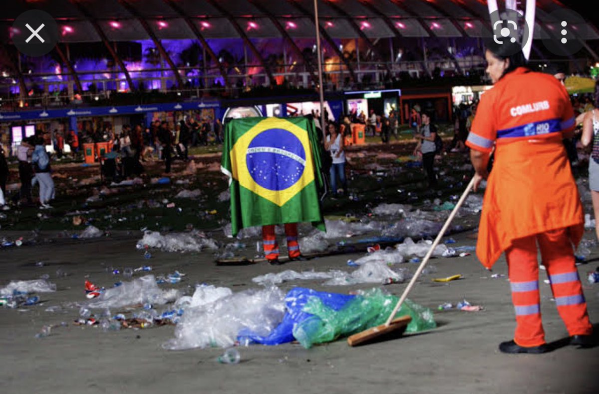 Vinheteiro's tweet photo. Os idiotas que frequentam o rock in rio querem salvar a amazônia mas produziram 54 toneladas de lixo, sendo que 99%  dos resíduos foi produzido com as ondas sonoras das bandas que tocaram neste evento de fezes! https://t.co/S75TmKXqCB