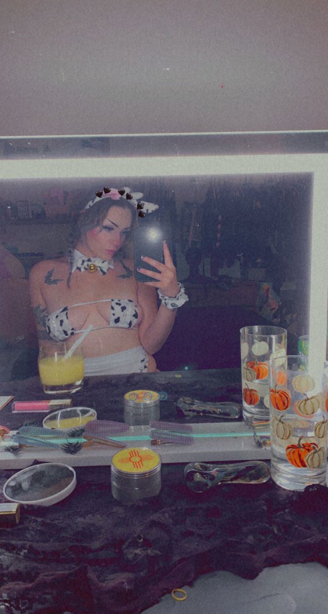 fungiflowerr's tweet photo. Mooo !!!!
Seee this sexy cow on onlyfans #roleplay #moo #nsfw #onlyfans #sexy #goth #LinkInBio https://t.co/JO0yxhQZIn