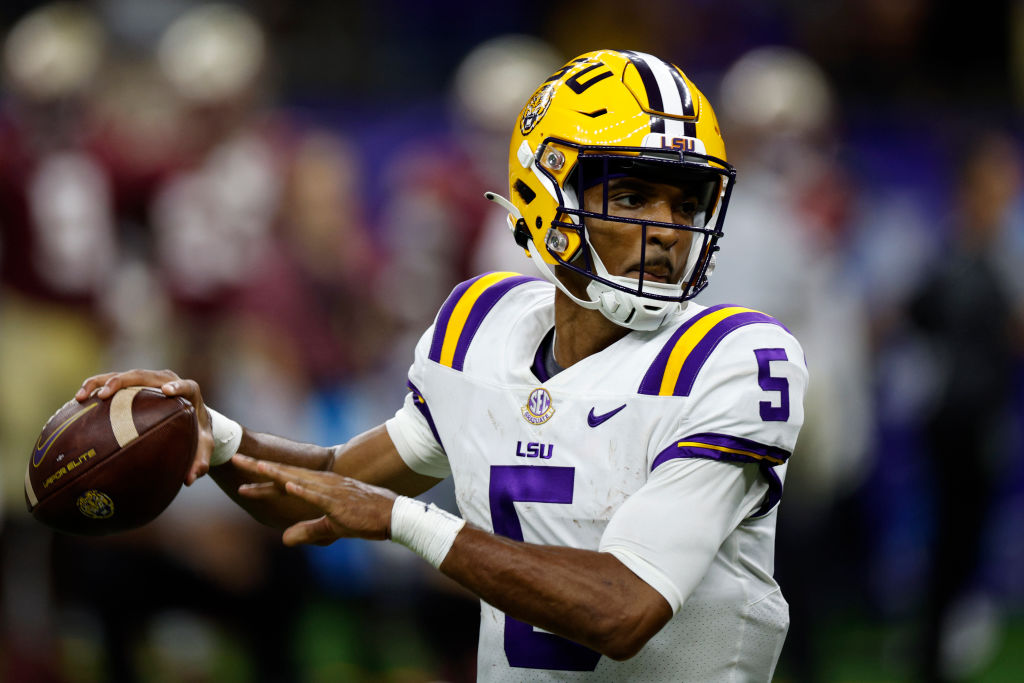 ESPNInsights's tweet photo. Jayden Daniels is the 2nd LSU player in school history with 200 passing yards and 100 rushing yards in a game.

He joins Joe Burrow (270 Pass yds &amp; 100 Rush yds) in 2018 vs Texas A&amp;M. https://t.co/McrS1eAcPS