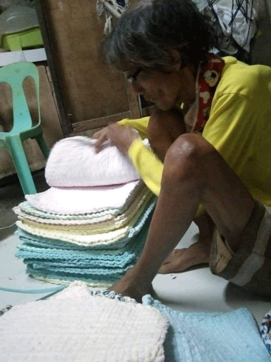 enha_engene08's tweet photo. WTS / LFB 
 hindi binili ng nagpagawa ang mga basahan na pinagpuyatan niyang gawin. 3 for 120 pesos lang siya. Handmade at maraming design lpwedeng pagpilian. malaking tulong na sa kanya kapag bumili kayo kahit 3 pcs lang
https://t.co/1xGypMdFhC https://t.co/yo20nhXnVC