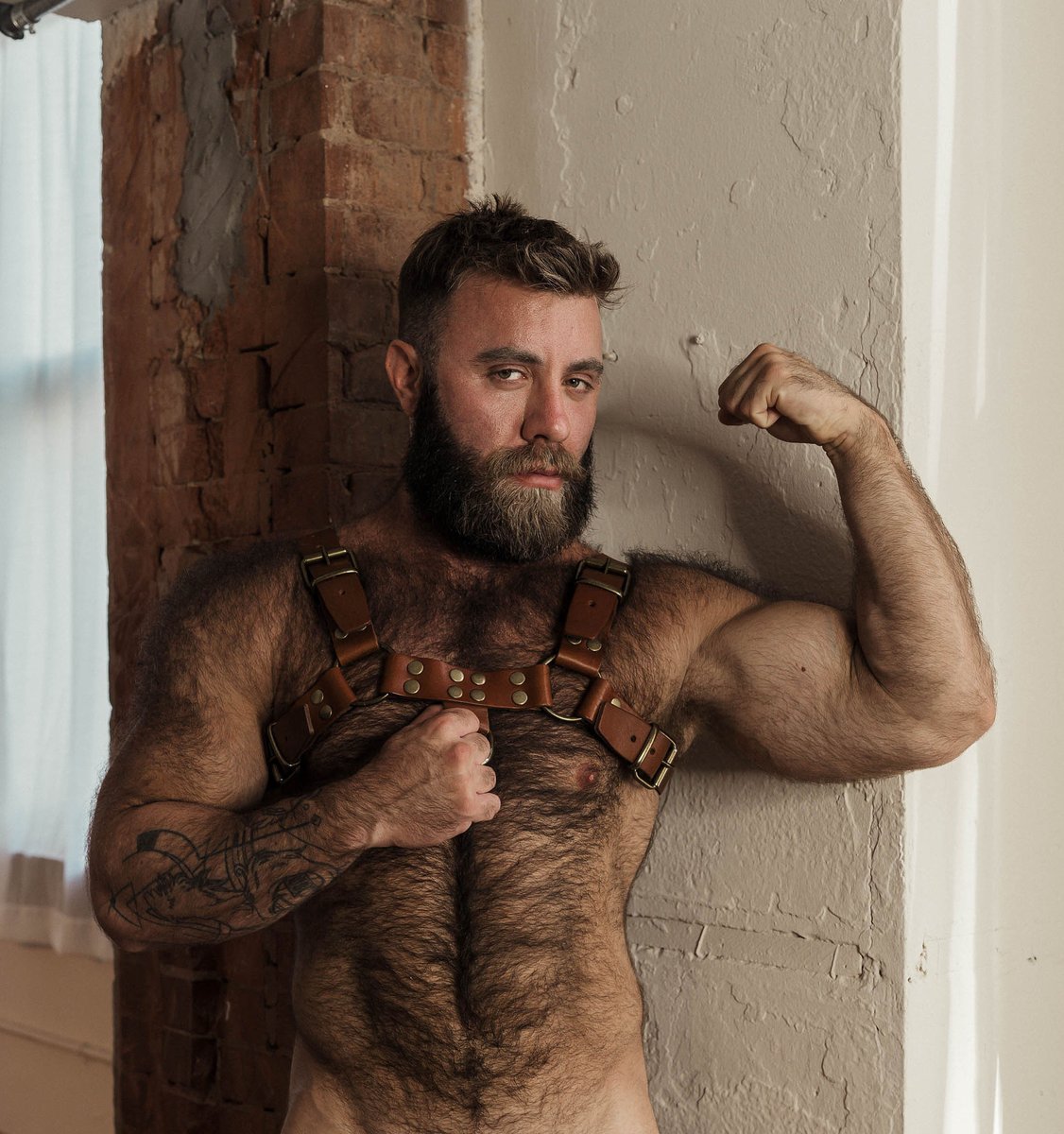BearBrosXXX's tweet photo. One of my favorite #Leather harness to wear (especially while Im #FuckingMen)
https://t.co/3vTfwbFag5 https://t.co/qjA5n4s8Um