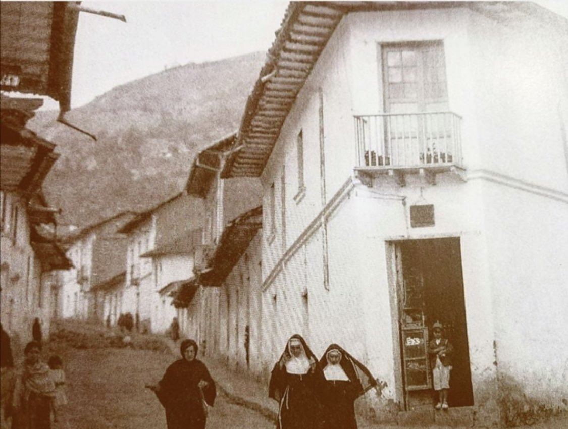 karitupl_'s tweet photo. Ya para 1876, a un costado del Hospicio se fundó el Hospital Psiquiátrico San Lázaro y desde esa época ya brindaría servicios de orfanatorio, leprosería y manicomio, según los escritos históricos del lugar https://t.co/0oxotOAQWw