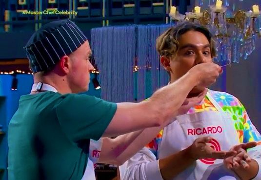 Nubiap38's tweet photo. #MasterChefCelebrity *TURI THE BEST CHEF* #teamgavito #MasterChefCelebritymx Oficialmente @Ricardo_Peralta es la persona más envidiada el día de hoy.
Quien fuera tu hermana❤️ https://t.co/soPxhsJTtN