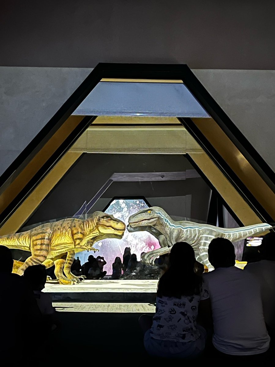 PuebleandoYuc's tweet photo. Hoy he pasado un rato agradable en el museo del meteorito en Progreso. Esta muy bien presentado y hay un guía que te lleva de la mano en la historia del gran impacto y desaparición de los dinosaurios 🦕 https://t.co/f3XuiFoPdV