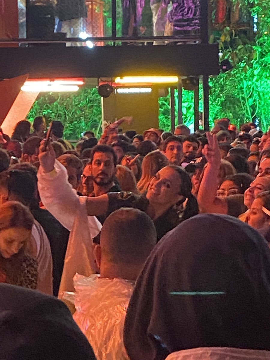 vaidesmaiar's tweet photo. A @rafakalimann_ chegou aqui no espaço Itaú com o Zé #RockInRio https://t.co/B9KGUIA0na