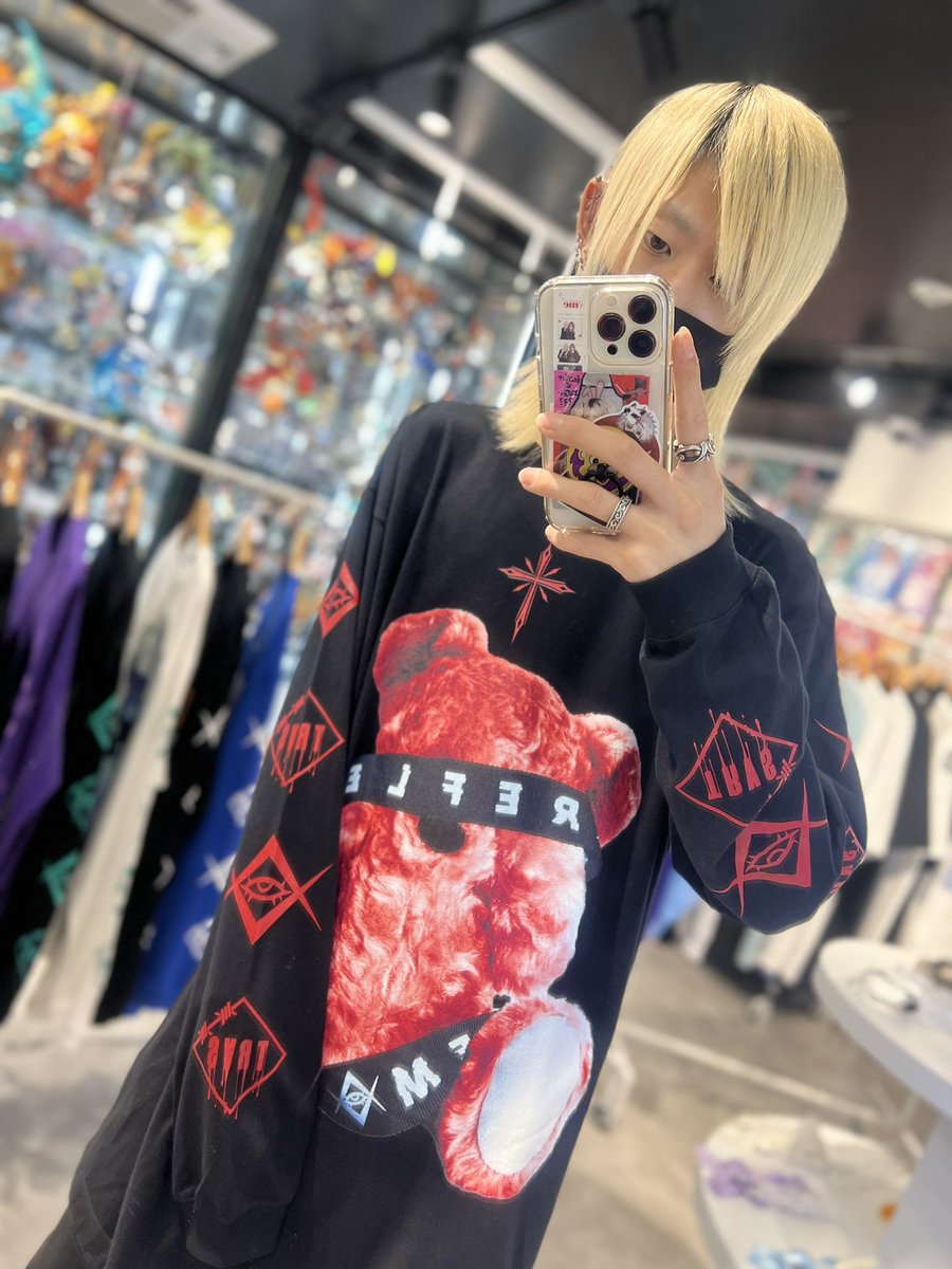 Acro_yutos's tweet photo. 秋葉原POPUPストアでしか、手に入れる事が出来ないクマロングTEEが受注販売してます！😳💕

カラー展開も全8色も有るので迷っちゃいますが、是非店頭にて見に来てください！😈

Price ¥9,350（税込み）

受注期間

9月4日〜9月11日

#TRAVAS #TRAVASTOKYO #REFLEM  #CIVARIZE #TRAVAS横浜 https://t.co/Kv7Gp0h4CP