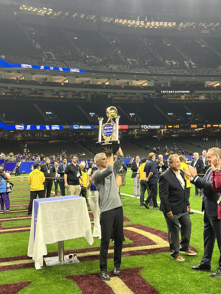 FSUFootball's tweet image. Coming home with a trophy!!!

#NoleFamily #KeepCLIMBing