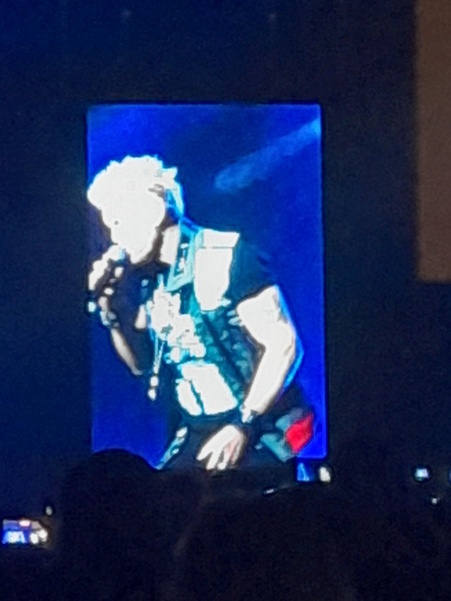 quimera_web's tweet photo. El mejor look rockero 🤟
#BillyIdolenLima https://t.co/0qm4FhSu9z