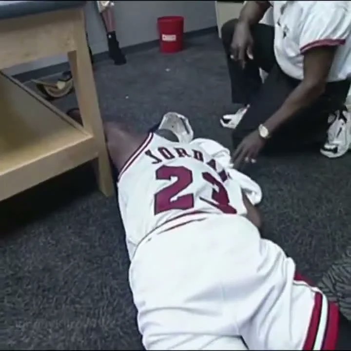 vhsplayertapes's tweet photo. Revisiting When Michael Jordan Won His First Title After Dad's Death.

A THREAD 🧵🧵 https://t.co/MwbNwr0Yuf