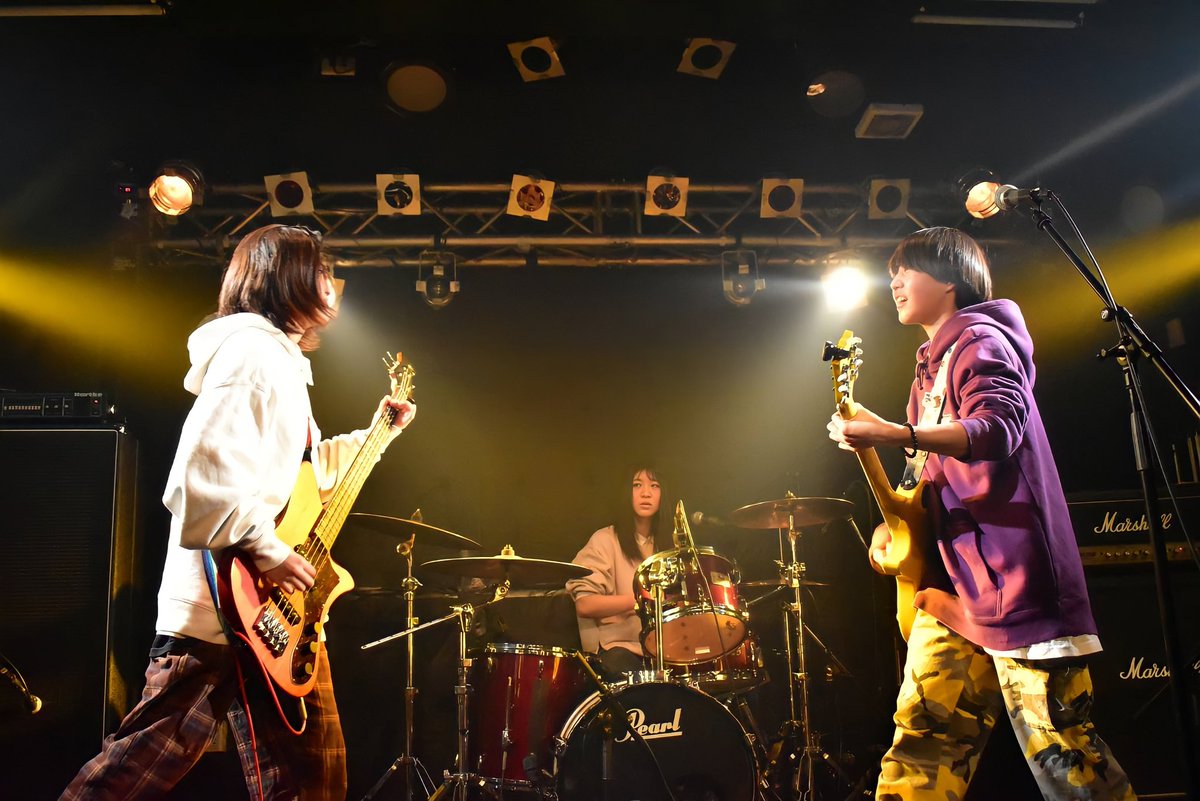 Yuu0Kiga's tweet photo. こんちゃ🐧🌞暑い…

こちらなのですが、
日付によってはライブ撮影も可
にしようかなと思っています！

撮影は ｢幻想的な……💭｣ というよりかは
現実的な魅力を引き立てるような撮り方をしています📸

参考までにもこちら
@Versofficial3  のライブ写真です！

#ポトレ撮影 #ライブ撮影 #写真 https://t.co/fBKexI9Nwu