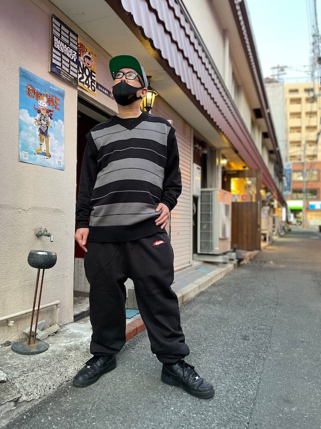 BASE43460594's tweet photo. BASE BONG TANG!!

ブッといシルエット。
BASEオリジナル・スウェットパンツ！
カラーは黒、グレー、白、紺の4色です。

https://t.co/6UUa8cAVW7 https://t.co/wkABv1KMTF