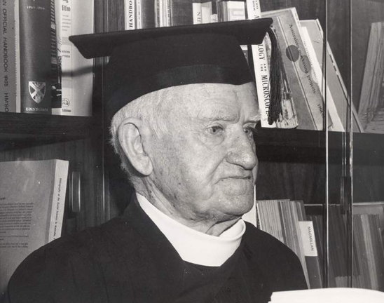 UQ News (@uq_news) on Twitter photo Father Leo Hayes was a man with the instincts of a bowerbird. When he wasn't tending his parish he was collecting, eventually bequeathing his treasure hoard to #UQ. Listen to Fryer Librarian <a href="/SimonFarley6/">Simon Farley</a> speaking to <a href="/abcbrisbane/">ABC Brisbane</a> here: ab.co/3RGkSe1
📷: Fryer Library Father Leo Hayes was a man with the instincts of a bowerbird. When he wasn't tending his parish he was collecting, eventually bequeathing his treasure hoard to #UQ. Listen to Fryer Librarian <a href="/SimonFarley6/">Simon Farley</a> speaking to <a href="/abcbrisbane/">ABC Brisbane</a> here: ab.co/3RGkSe1
📷: Fryer Library