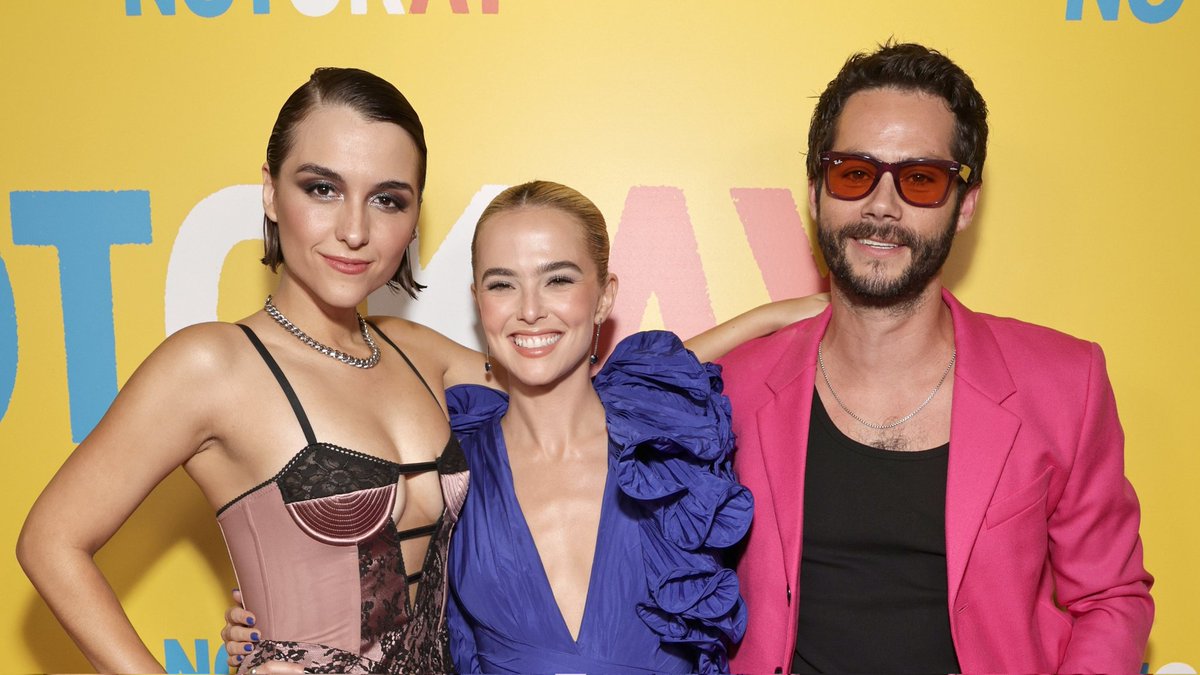 NotOkayRP's tweet image. 📼 · 𝗡𝗼𝘁 𝗢𝗸𝗮𝘆 𝗠𝗼𝘃𝗶𝗲 › ℕ𝕖𝕨 𝕦𝕡𝕕𝕒𝕥𝕖!
𝗣𝗿𝗲𝗺𝗶𝗲𝗿𝗲 𝗪𝗼𝗿𝗹𝗱 — #NotOkayRP 🤳🏻

They are the moment!
#NotOkayRP NOW STREAMING only on @RPHuIu!