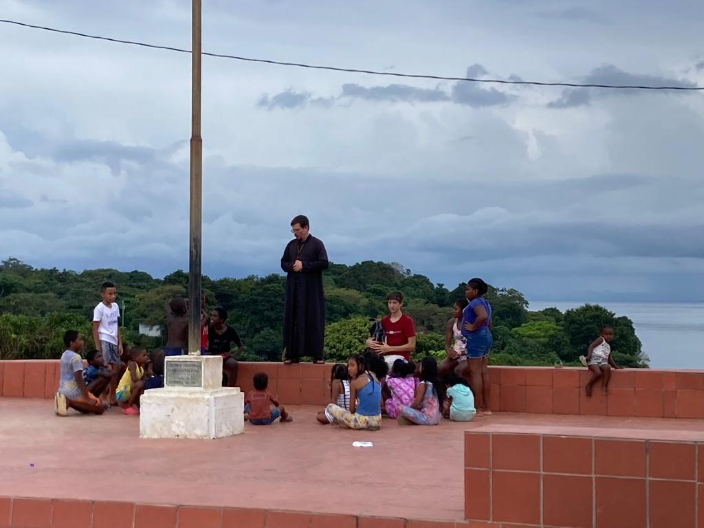omnesgentespro1's tweet photo. "Predica la Palabra, insiste a tiempo y a destiempo, rebatiendo, amenazando o aconsejando, siempre con paciencia y dejando una doctrina."
2º Carta a Timoteo, 4
#todossomosmisioneros #OmnesGentesProject #ogp #PadreFederico #Misiones #catolicos https://t.co/MCpoKLfeFm