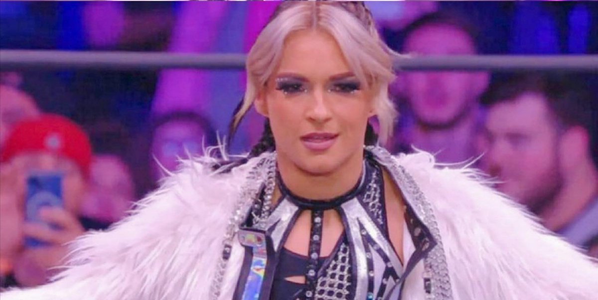 Even when we're not on the same show we still match gear, this is better than like 95.9% of both shows outcomes. Love you, wife!  🤍 🖤👆🏻🔝