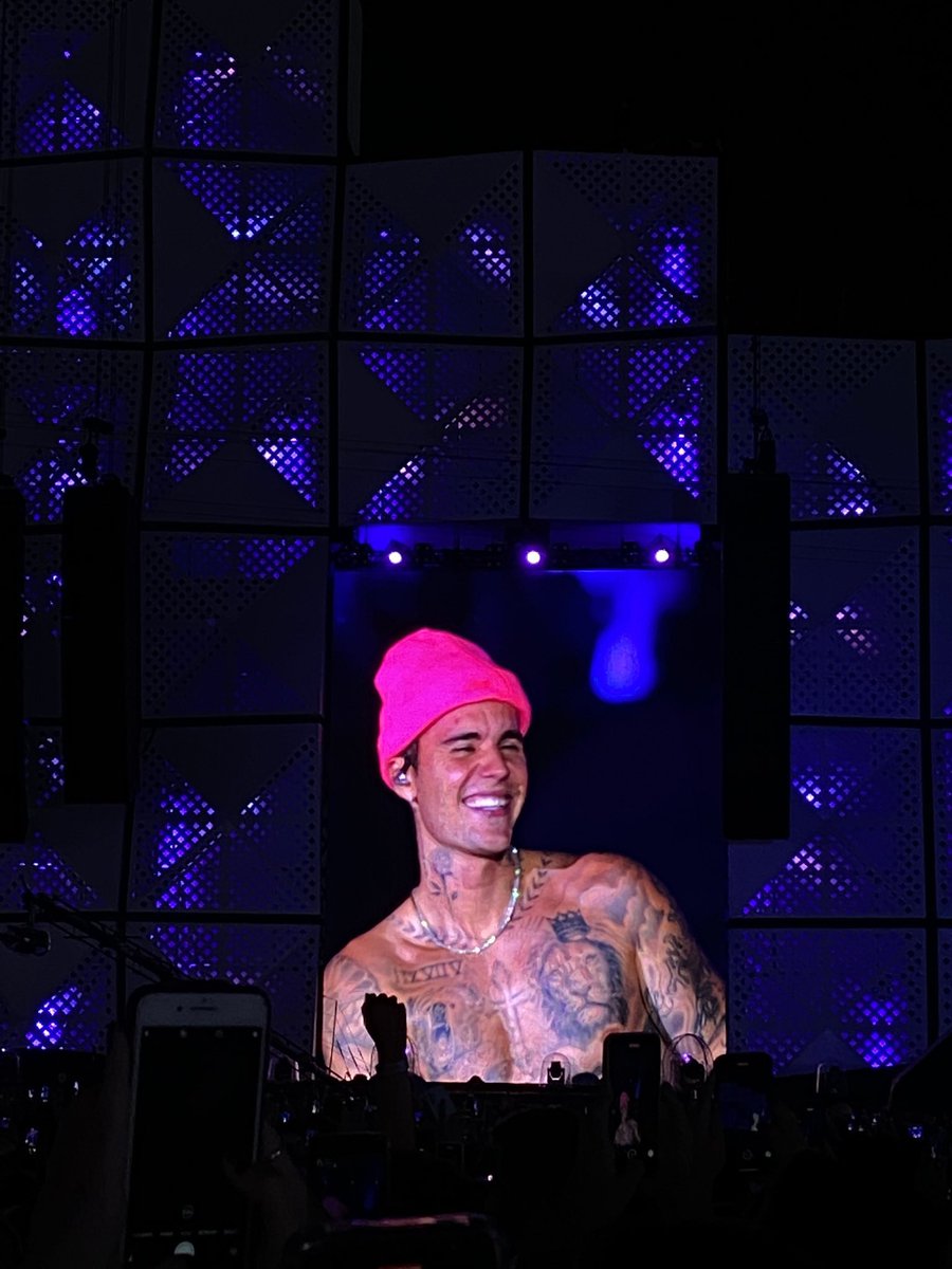 updatecultura's tweet photo. Surrando inúmeros boatos e fake news, Justin Bieber entrega um show com 1 hora e 35 minutos de duração no #RockInRio. Deixando uma imensidão de fãs satisfeitos com seus mega hits. https://t.co/LpJx25Cx5T