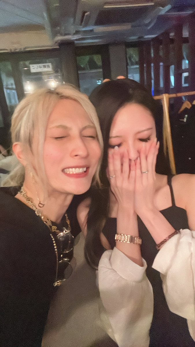 chanmin0216's tweet photo. 自分の顔がきらいだからいつもしんさん単体でチェキお願いするんだけど、初めて一緒に撮ってもらった、、、

緊張しすぎて変な顔してるけど宝物だ〜〜😭✨

だいすきなしんさん！
お誕生日おめでとうございました！

同じ時代に生きれてしあわせです https://t.co/cqvp087FcC