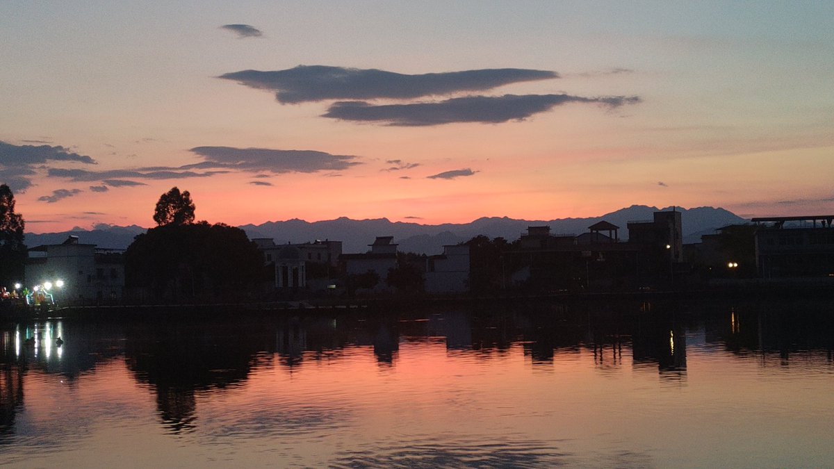 jayyangJ's tweet photo. 夕阳 https://t.co/0J8JPlGLQY