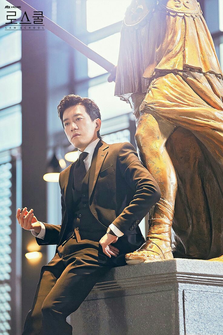 sulkyshintaro's tweet photo. happy teachers day to the hottest prof 😔🔪
#Yangcrates
#LawSchool https://t.co/lfc8KxAsty