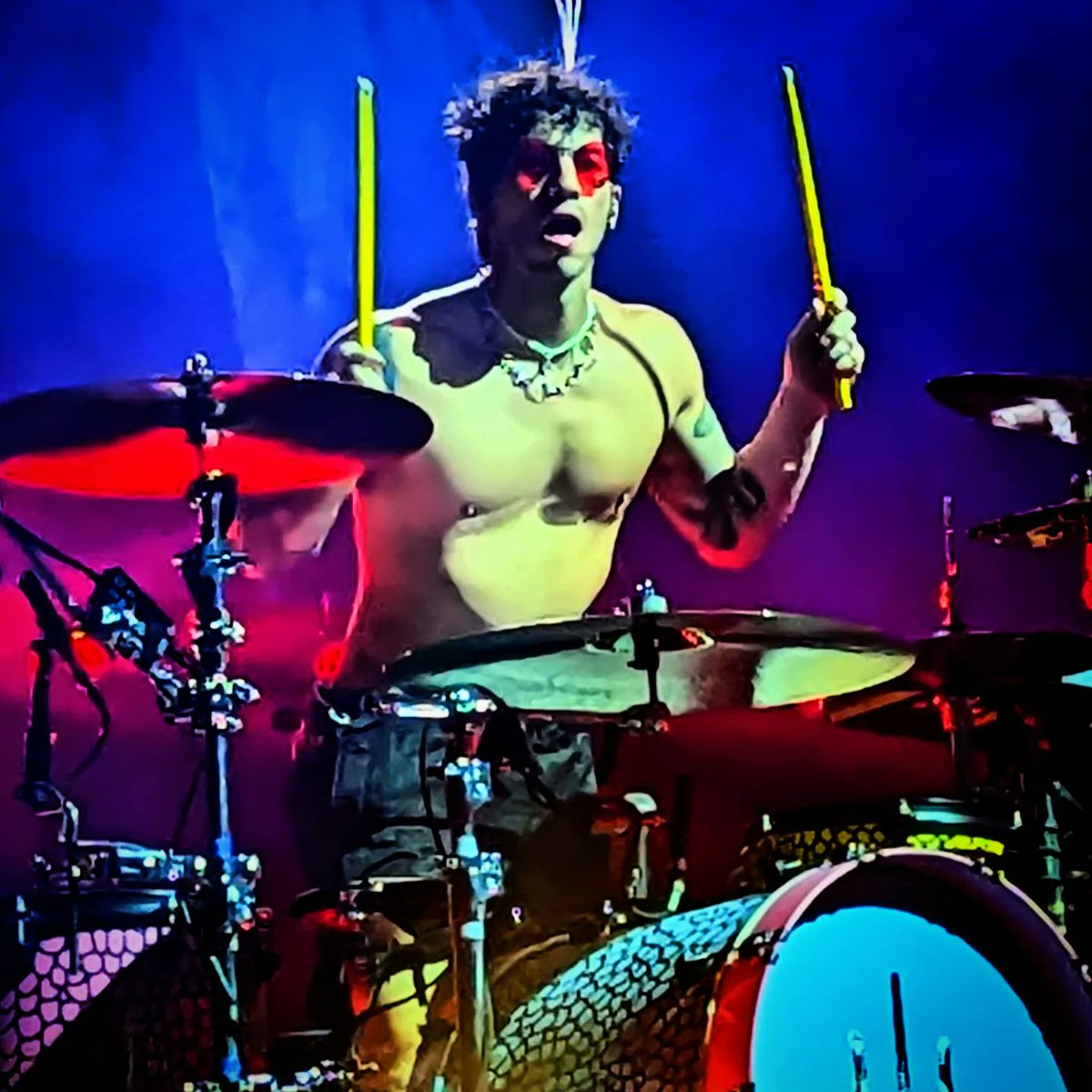 EllieRosecroft's tweet photo. Here we see @joshuadun slaying it at the #icyphilly show on the #icytour...photo 1 smiling, photo 2 having fun, photo 3 intercepting a transmission? Then in full SpookyJimChristmas mode starts calling to the mothership via his drumsticks. It was wild, man. @twentyonepilots https://t.co/ycF3ju3xOD