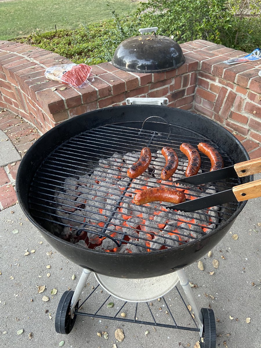 nudechef69's tweet photo. Grilling’ some meats, peon style https://t.co/9e9jhuNcOe