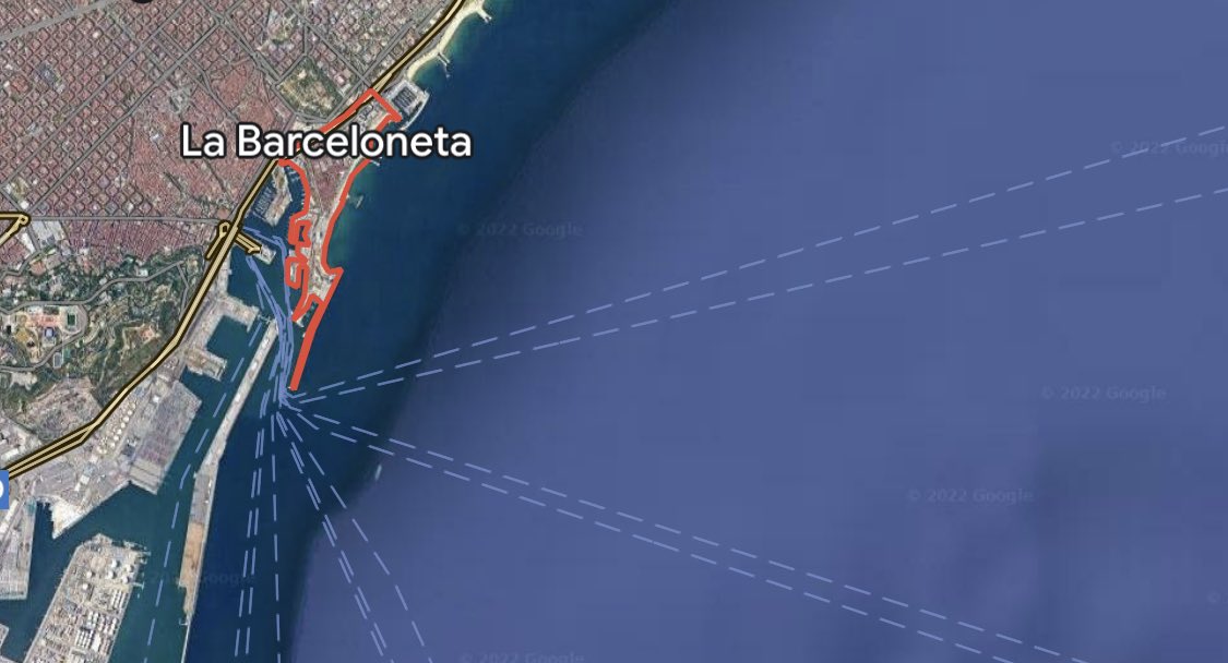 ÚLTIMA HORA: Localitzada VIVA la noia que els equips d’emergència buscaven des d’anit davant de la Barceloneta.Ha aparegut a 2 milles mar endins (3’2 quilòmetres) i l’ha trobat la tripulació d’un vaixell mercant. Ha estat més de 6h a l’aigua. Està ingressada a l’Hospital del Mar.
