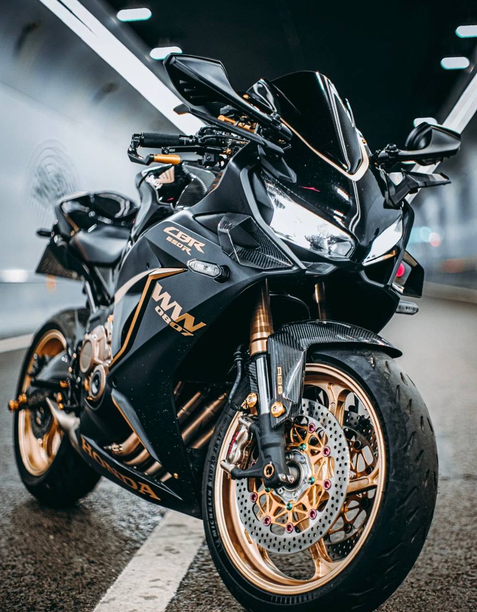 Lin_tongfei's tweet photo. ホンダCBR650
最も直感的に感じるのはカナダ版400号機のようなものです
この等級の輸入は4気筒オートバイ
多くの友達がcbr6を買う50rは気に入った4気筒と模造品の顔だろう
*
#ホンダ #CBR650R #オートバイ #模倣品 #650cc #日本 https://t.co/3PfK966IlR