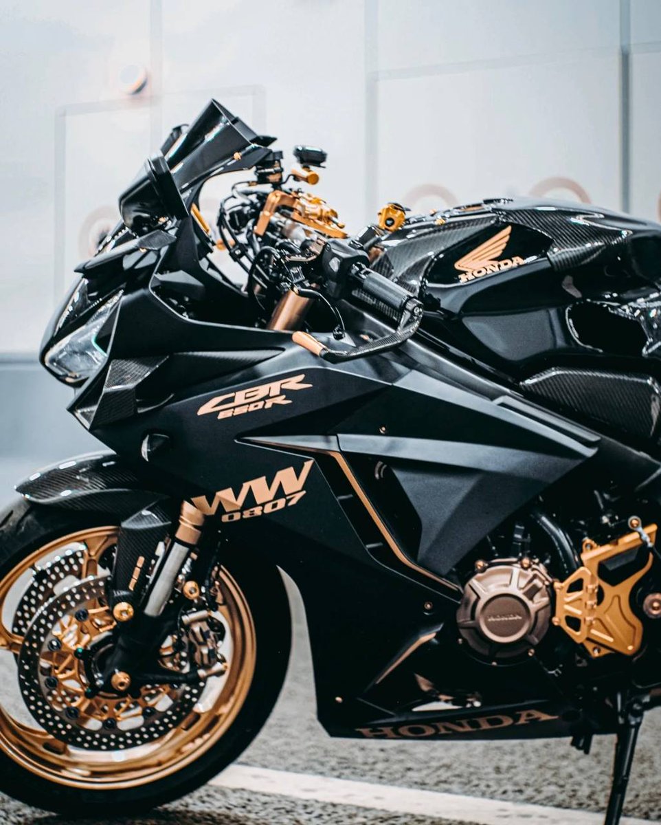 Lin_tongfei's tweet photo. ホンダCBR650
最も直感的に感じるのはカナダ版400号機のようなものです
この等級の輸入は4気筒オートバイ
多くの友達がcbr6を買う50rは気に入った4気筒と模造品の顔だろう
*
#ホンダ #CBR650R #オートバイ #模倣品 #650cc #日本 https://t.co/3PfK966IlR