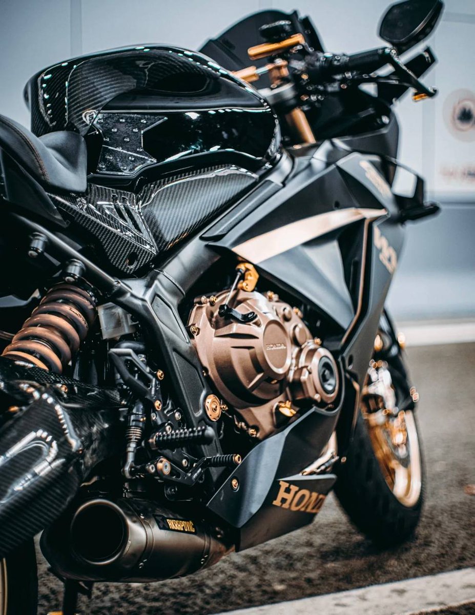 Lin_tongfei's tweet photo. ホンダCBR650
最も直感的に感じるのはカナダ版400号機のようなものです
この等級の輸入は4気筒オートバイ
多くの友達がcbr6を買う50rは気に入った4気筒と模造品の顔だろう
*
#ホンダ #CBR650R #オートバイ #模倣品 #650cc #日本 https://t.co/3PfK966IlR