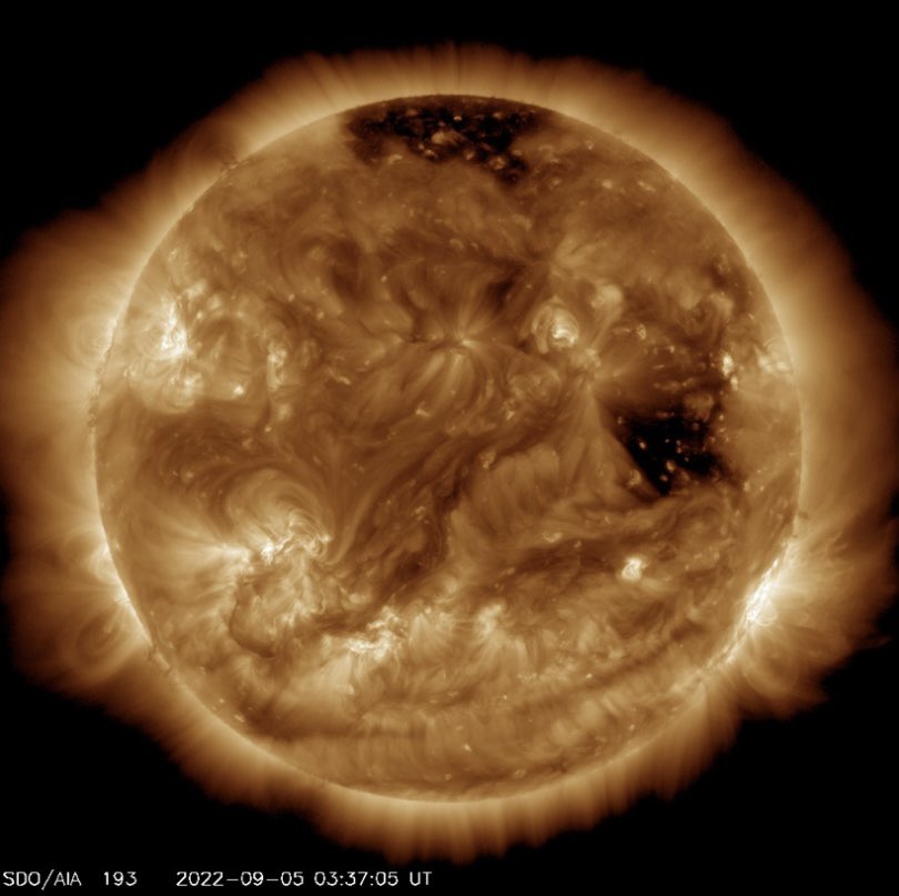 fermibubbles4's tweet photo. during geomagnetic storms, starlink train deploys satellites intermittently between ionospheric reverberations #spaceweatheroperations #starlinkoperations https://t.co/ccfO6lTUDs