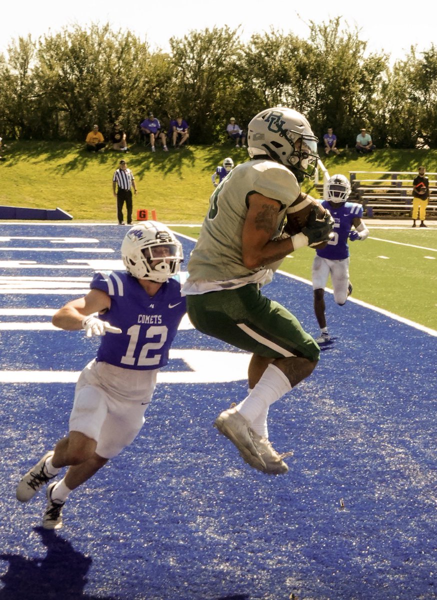 mrlwinfrey's tweet photo. My wife caught Blaze G catching this for 6! #rufootball #rooseveltlakers #ridethewave @lensshark https://t.co/kZBWAq68n2