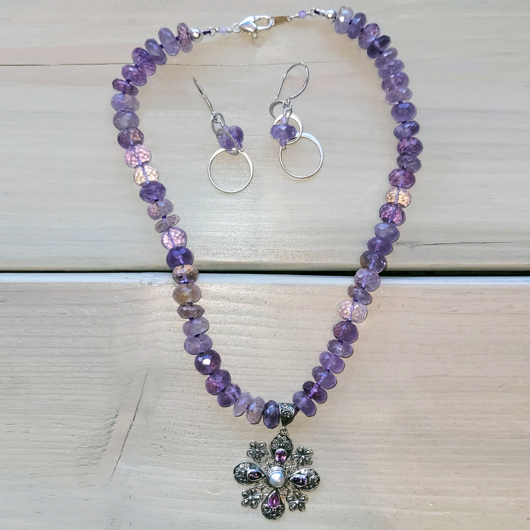 kama_connection's tweet photo. Make a statement in purple💜 This stunning necklace is made of faceted ametrine and sterling silver. Complete the look with the matching ametrine earrings. Follow us on IG @thekamaconnection https://t.co/KMX9aNNMQG
.
#beadedjewelry #ametrine #amethystnecklace https://t.co/8EO9fGCikZ