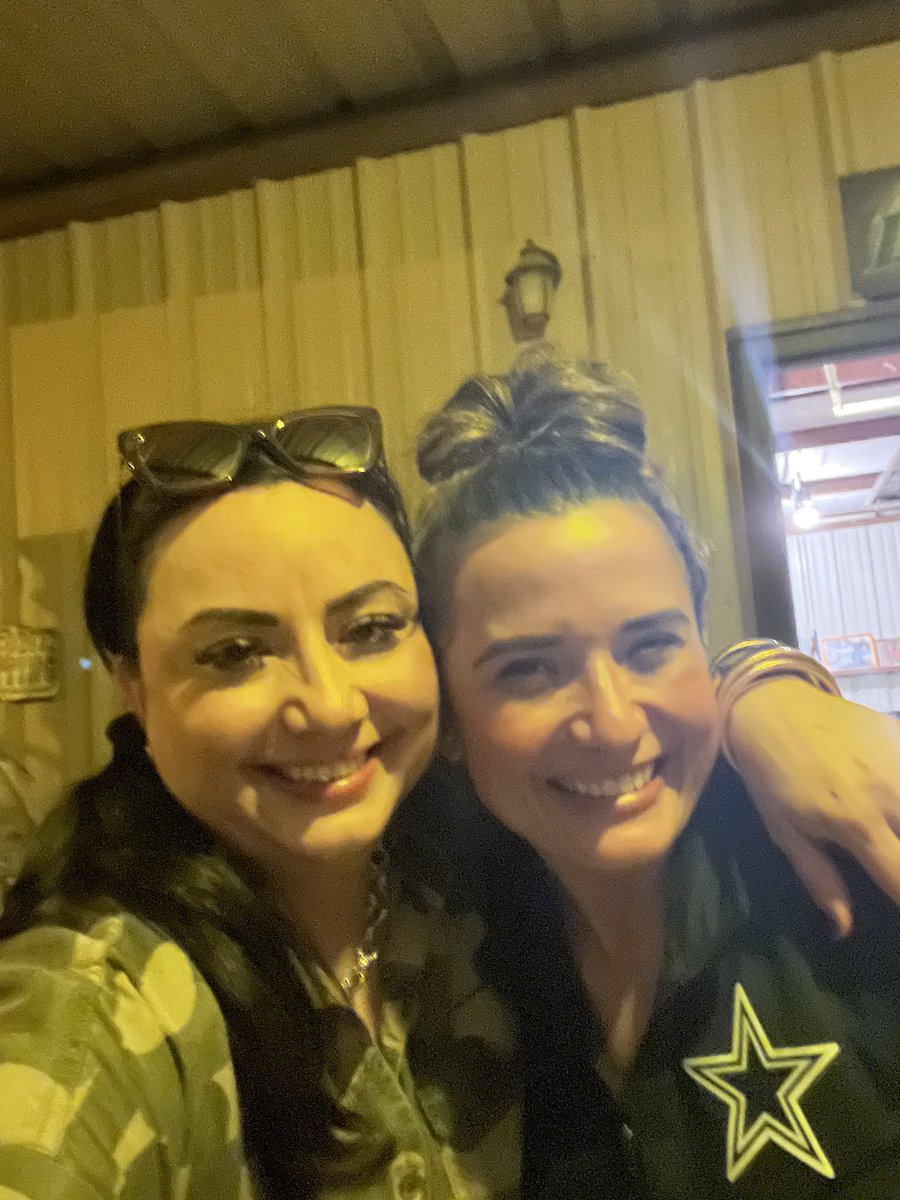 Clarisatorres74's tweet photo. Paloma to soothe our hearts! In honor of our cousin, Aìda Monica! #RIPcousin https://t.co/m6XKrEoI2J
