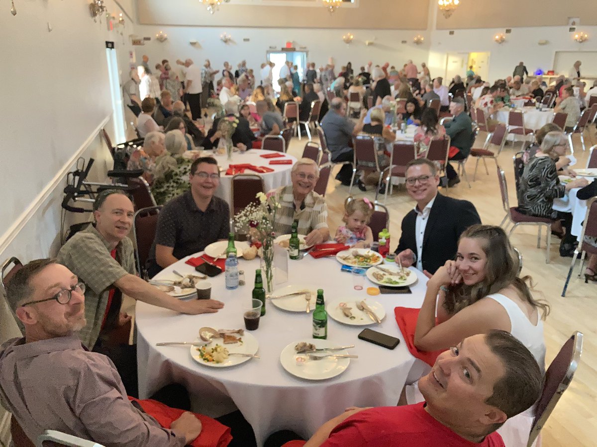 SlovenianHall's tweet photo. What a great evening with @WesternSenators and the Polka King, Walter Ostanek! @taroncochrane @JonDziadyk @kprincipeyeg https://t.co/h3zQb1VhJq