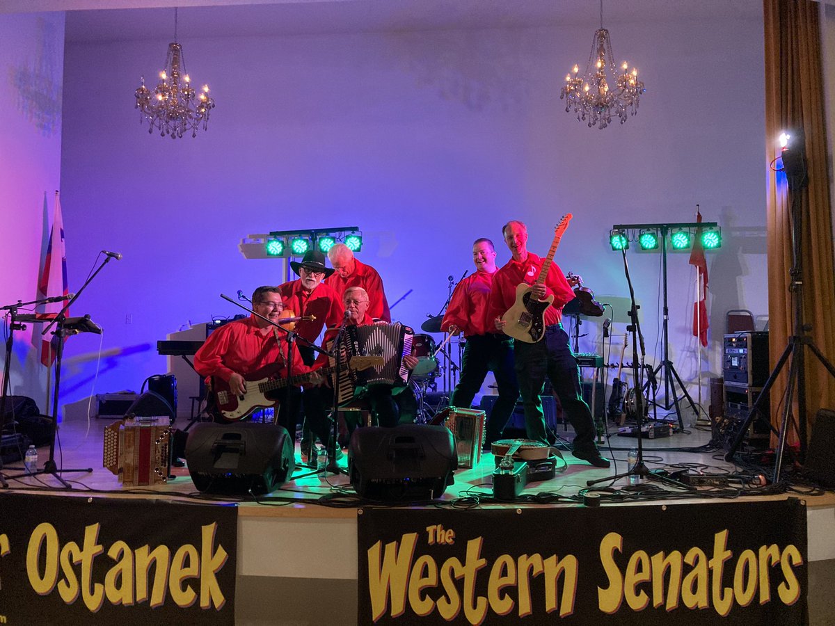 SlovenianHall's tweet photo. What a great evening with @WesternSenators and the Polka King, Walter Ostanek! @taroncochrane @JonDziadyk @kprincipeyeg https://t.co/h3zQb1VhJq