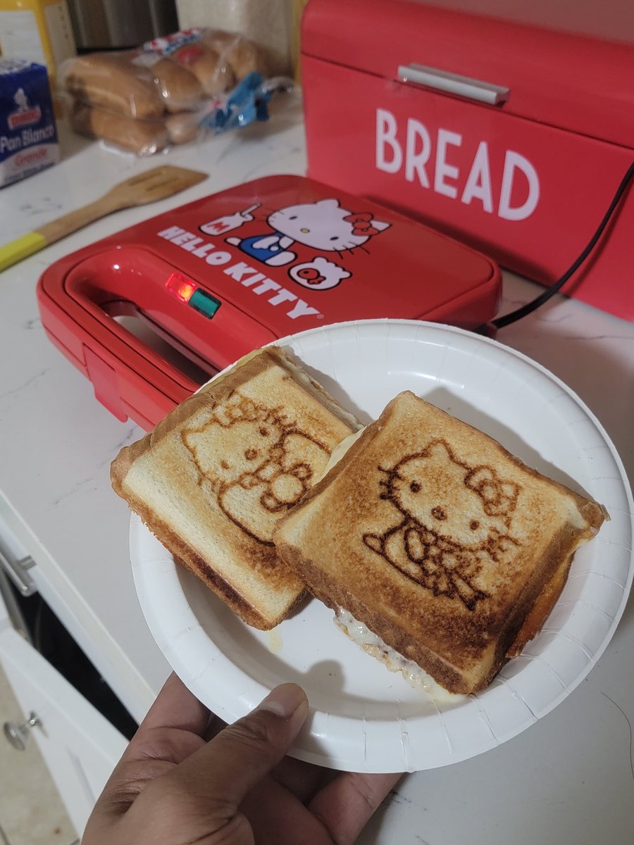 PanchoLightsout's tweet photo. Look what @jennyonjupiter found :) we got those dope cheeses too #hellokitty #grilledcheese #lightsoutkitchen https://t.co/BWM6M5yJmz