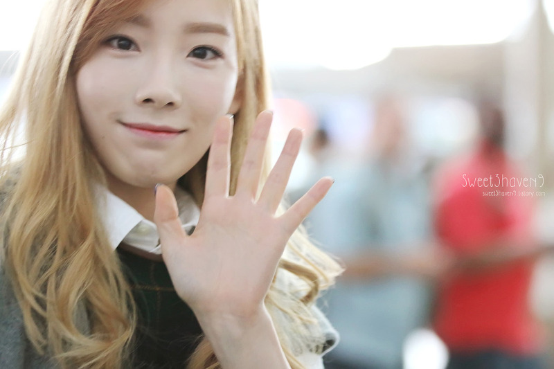 hourlytaeyeon's tweet photo. #TodayWithTaeyeon #TAEYEON #태연 

♡ 140906 Incheon Airport https://t.co/xfPbpzje7U